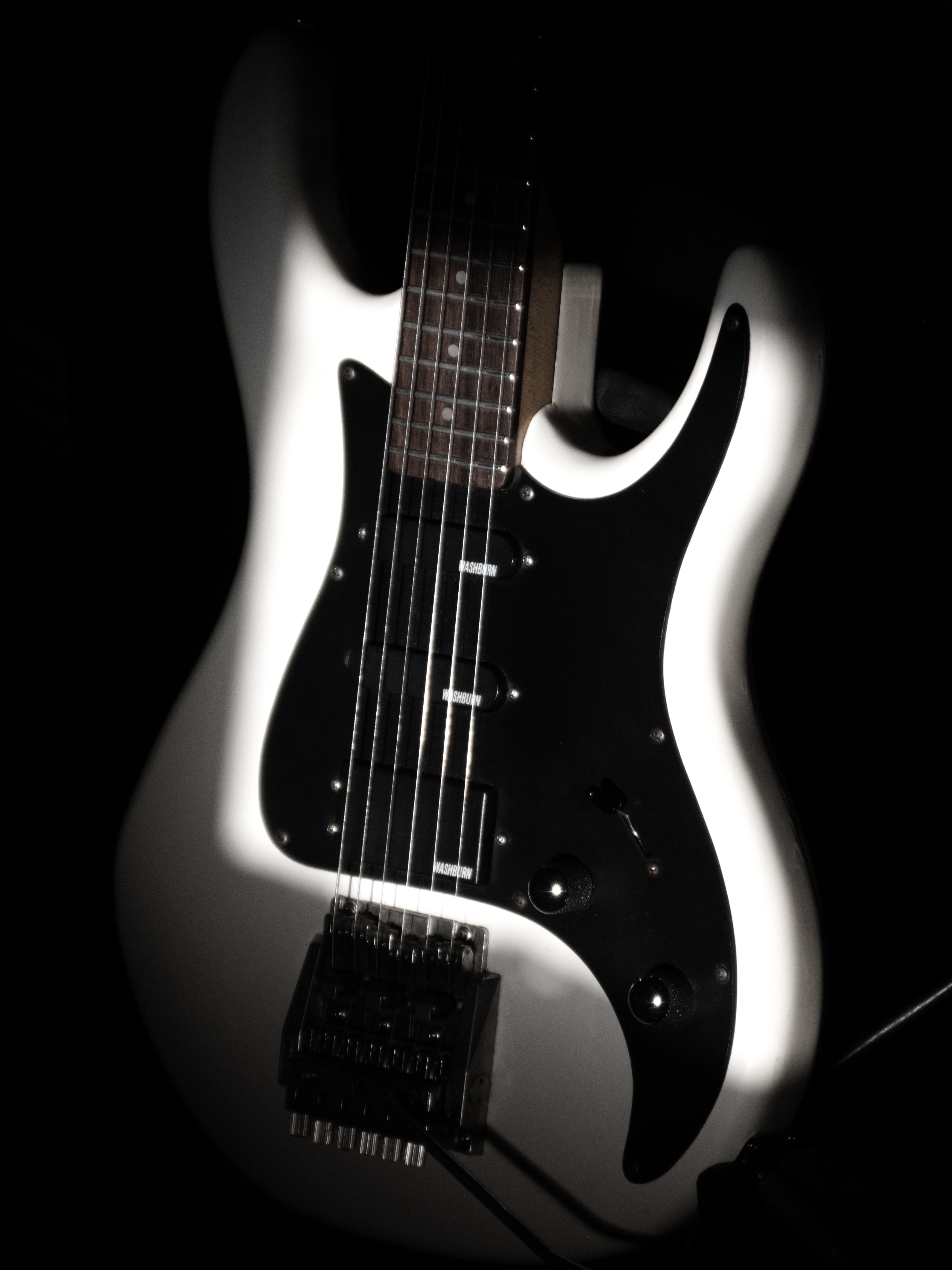 Washburn G2V guitar in sun